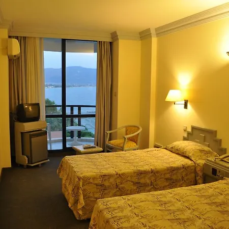 Grand Ozcelik 3* Kuşadası