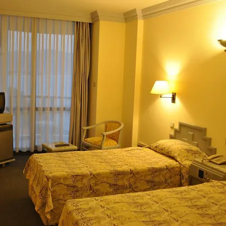 Grand Ozcelik فندق كوشاداسيه