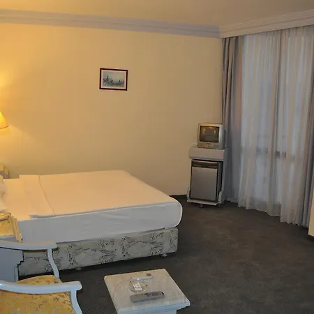 Grand Ozcelik فندق 3*