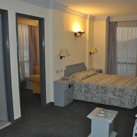 Grand Ozcelik 3* كوشاداسيه