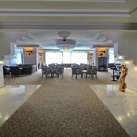 Grand Ozcelik فندق 3*